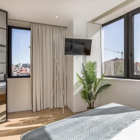 Alvaro's Loft Downtown Apartment